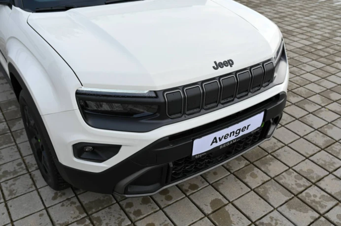 jeep-avenger-12-t-e-hybrid-6dct-upland-4xe-big-3
