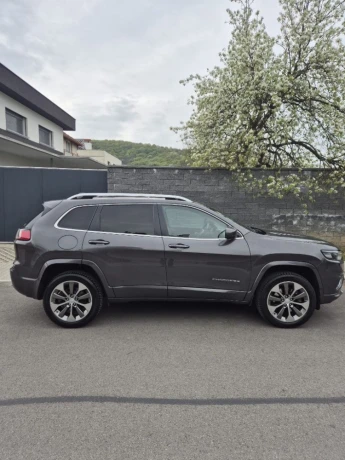 jeep-cherokee-surne-je-vo-velmi-dobrom-stave-bez-dalsich-investicii-big-0