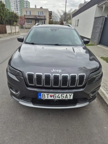 jeep-cherokee-surne-je-vo-velmi-dobrom-stave-bez-dalsich-investicii-big-1