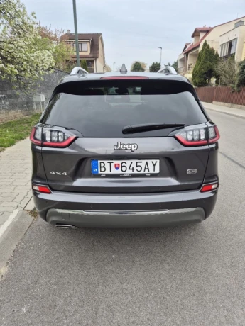 jeep-cherokee-surne-je-vo-velmi-dobrom-stave-bez-dalsich-investicii-big-2