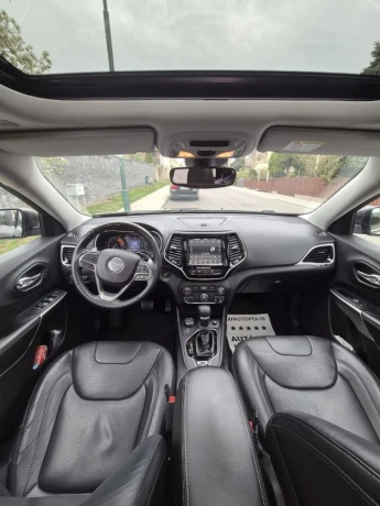 jeep-cherokee-surne-je-vo-velmi-dobrom-stave-bez-dalsich-investicii-big-3