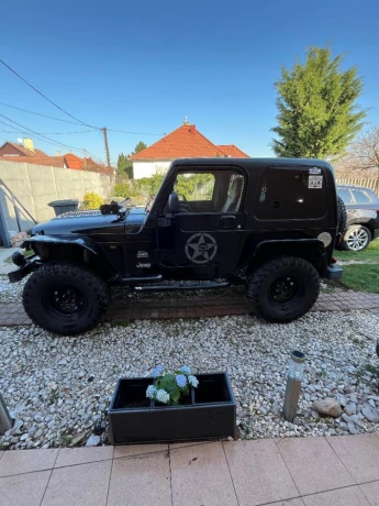 jeep-wrangler-40-sahara-at-130kw177hp-a4-big-2