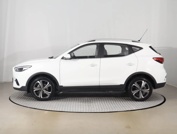 mg-zs-suv-15-essential-plus-sr1maj-big-1