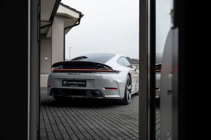 porsche-992-porsche-911-cartera-s-992-big-0