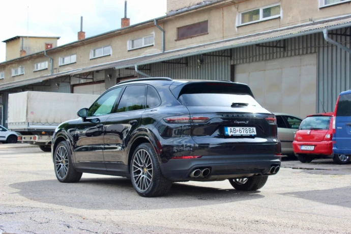 porsche-cayenne-s-4x4-at-big-2