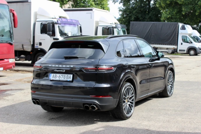 porsche-cayenne-s-4x4-at-big-1