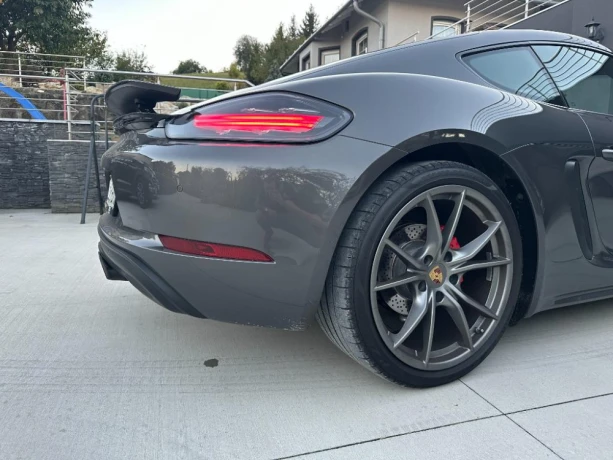 porsche-cayman-718-s-big-3