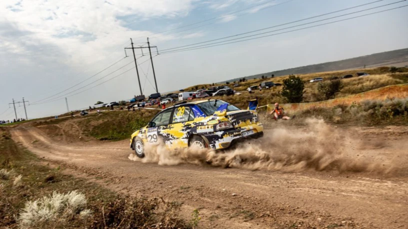 mitsubishi-lancer-evo-rally-car-big-1