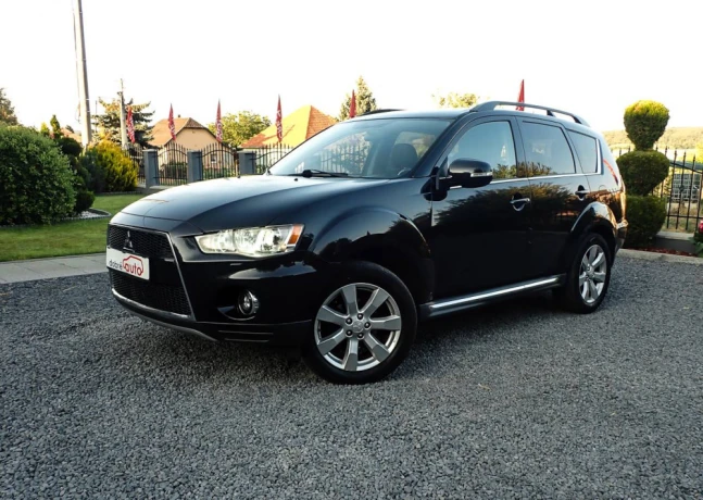 mitsubishi-outlander-22-di-d-intense-103kw-7-miest-4x4-m6-big-1