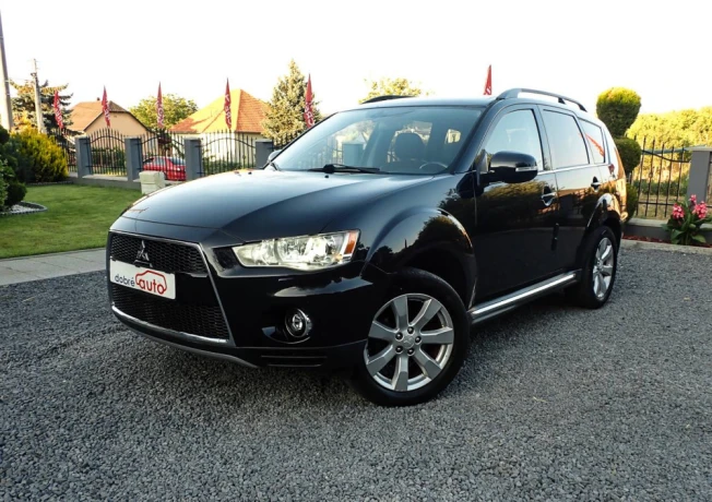 mitsubishi-outlander-22-di-d-intense-103kw-7-miest-4x4-m6-big-0