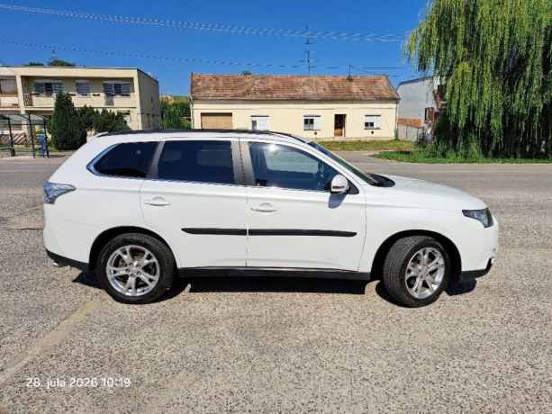 mitsubishi-outlander-22-di-d-tc-sst-instyle-110kw150hp-a6-big-1