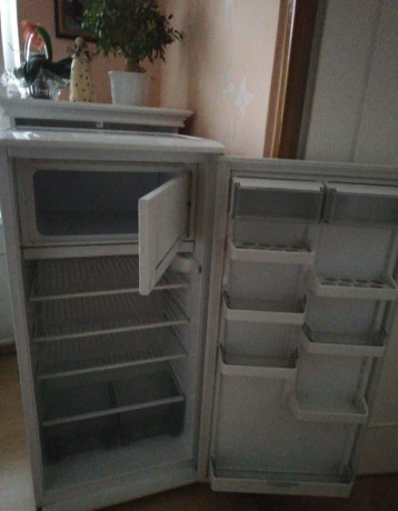 predam-starsiu-ladnicku-s-vyparnikom-big-1