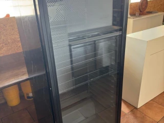 predam-profesionalnu-vinoteku-electrolux-wine-line-400-l