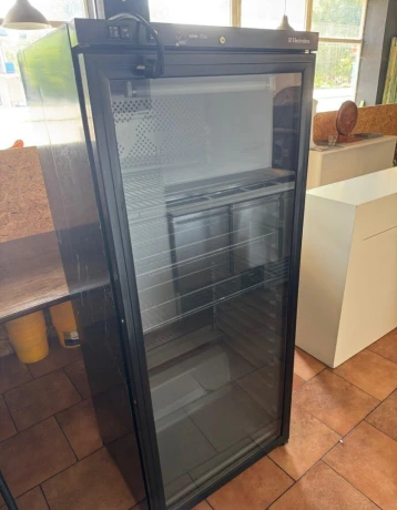 predam-profesionalnu-vinoteku-electrolux-wine-line-400-l-big-0