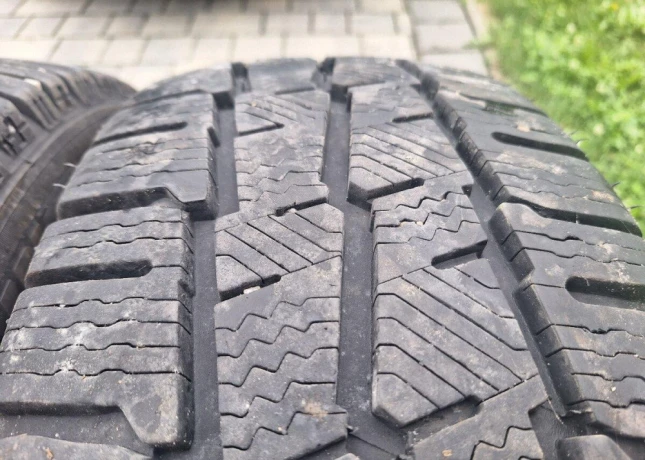 michelin-agilis-alpin-21560-r17-c-big-3