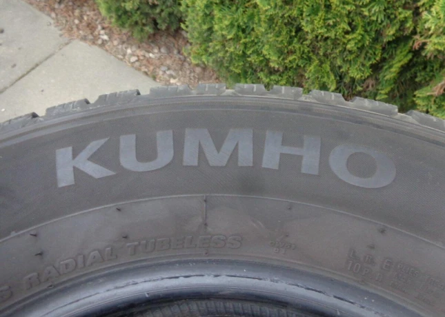 21575r16c-kumho-pneu-big-1