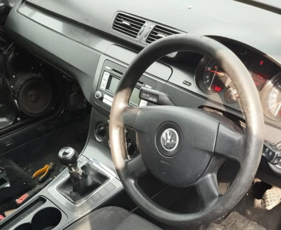 zadny-naraznik-airbag-passat-b6-vw-big-2