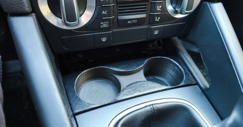 audi-a3-8p-drziak-na-plechovky-330ml-big-1