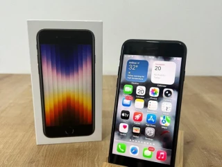 apple-iphone-se-2022-256gb-midnight-99-skoro-novy