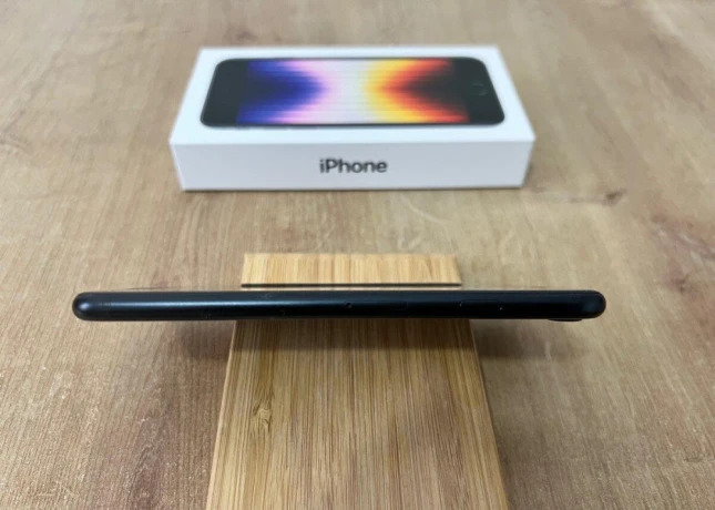 apple-iphone-se-2022-256gb-midnight-99-skoro-novy-big-4