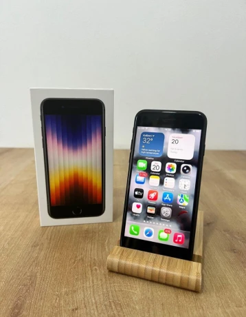 apple-iphone-se-2022-256gb-midnight-99-skoro-novy-big-0