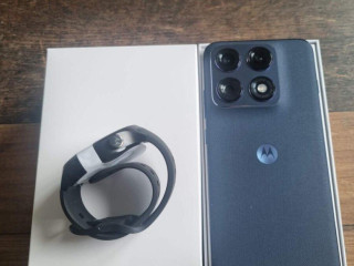 motorola-edge-70-pro-12gb512gb-moto-watch