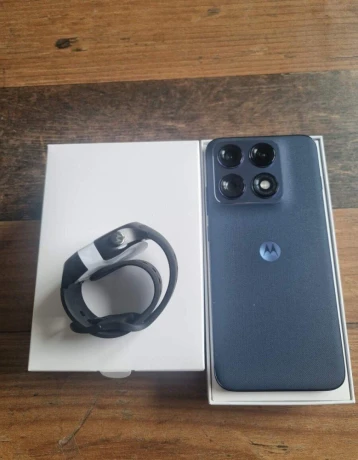 motorola-edge-70-pro-12gb512gb-moto-watch-big-0