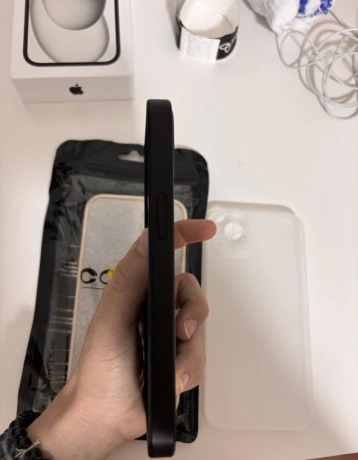 predam-kryt-guess-na-iphone-13-big-2