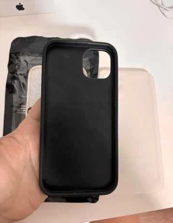 predam-kryt-guess-na-iphone-13-big-1
