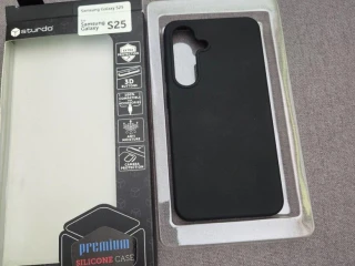 cover-zadny-cierny-na-samsung-s25-5g-kvalitny-vo-vnutri-zama