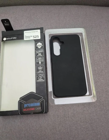 cover-zadny-cierny-na-samsung-s25-5g-kvalitny-vo-vnutri-zama-big-0