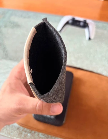 grams28-pebbled-leather-tanned-in-italy-iphone-16-pro-big-3