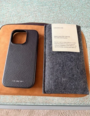 grams28-pebbled-leather-tanned-in-italy-iphone-16-pro-big-0