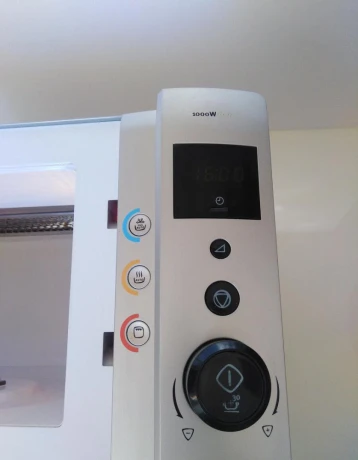 mikrovlnka-s-grilom-electrolux-e11-ems204ds-big-2