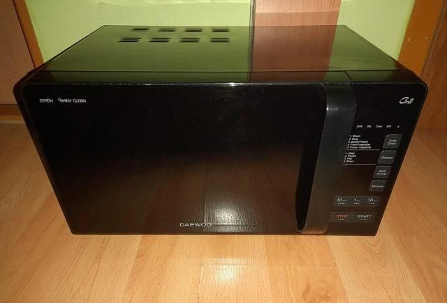 mikrovlnka-s-grilom-big-0