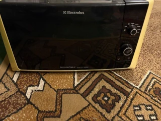 mikrovlnna-rura-electrolux-s-grilom-quartz-grill-1000w
