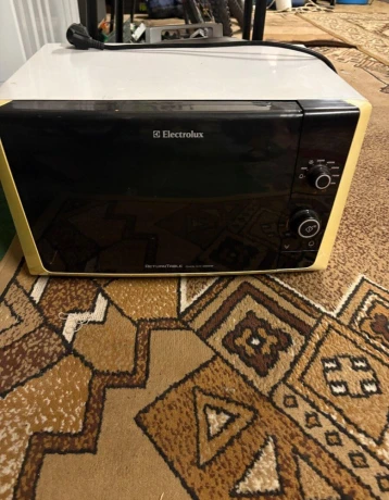 mikrovlnna-rura-electrolux-s-grilom-quartz-grill-1000w-big-0