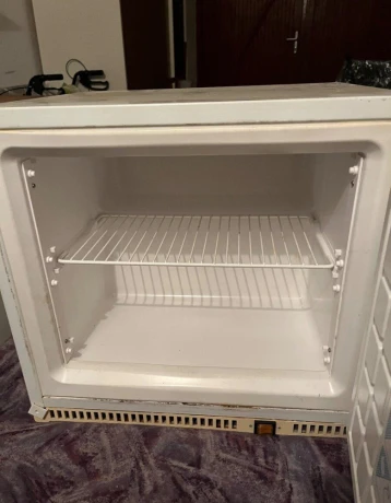 mala-mraznicka-cakex-50l-big-2