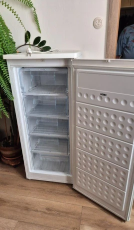 mraznicka-amica-140l-big-1