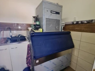 velkokapacitny-vyrobnik-drveneho-ladu-drveny-lad-550kg