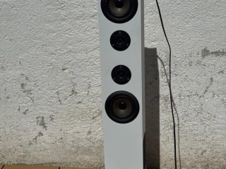 stlpove-reproduktory-biele
