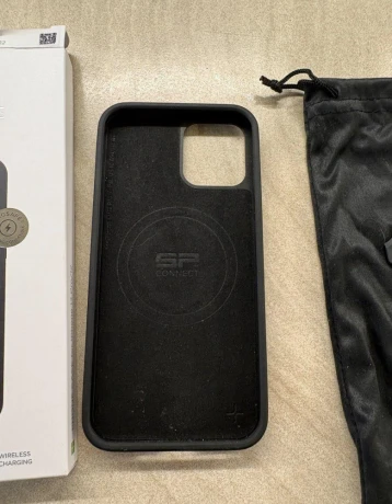 obal-na-iphone-1212-pro-big-1