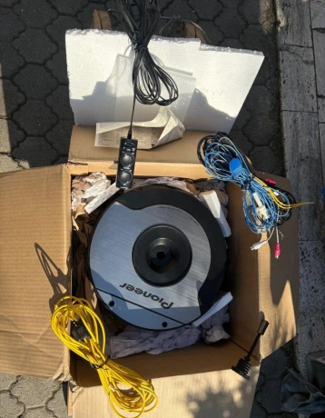 pioneer-aktivny-subwoofer-big-3