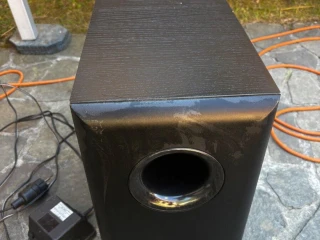 yamaha-aktivny-subwoofer