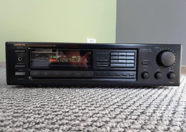 vintage-onkyo-tx-9011-receiver-big-0