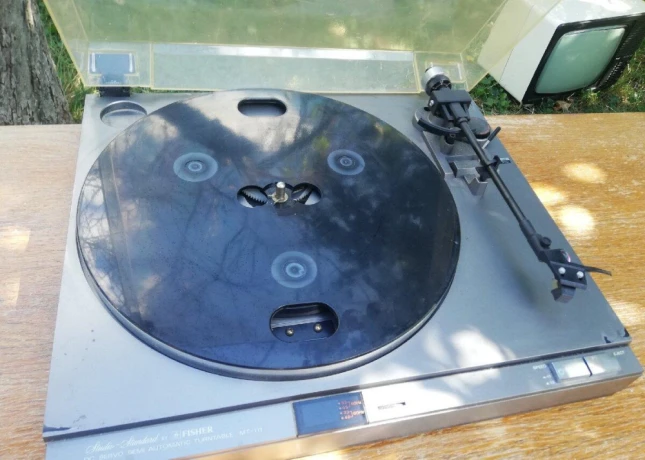gramofon-fisher-big-1
