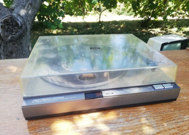 gramofon-fisher-big-0