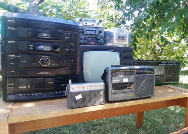 stare-radia-magnetofony-gramofon-veza-big-1