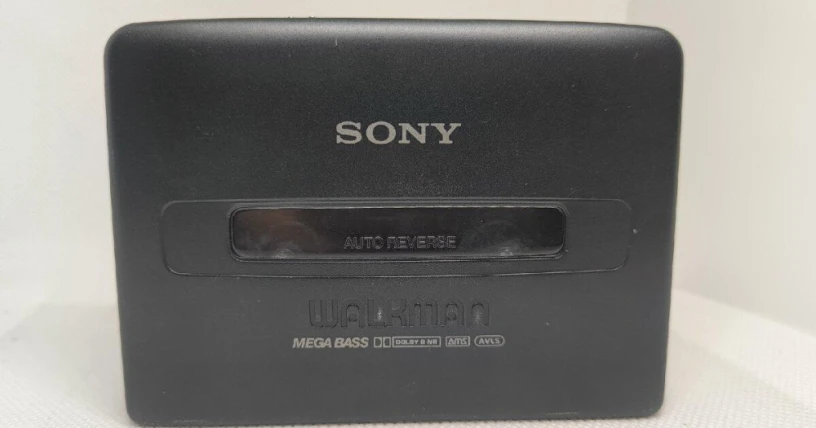 sony-wm-ex560-walkman-big-1