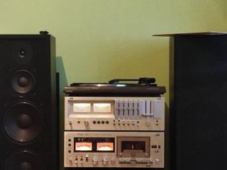 hifi-retromodern-hifi-rack-jvc-top